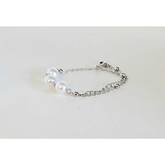 Everlasting Bonds: Sterling Silver Charm Bracelet with Pearls of Friendship - Picture 5 of 12